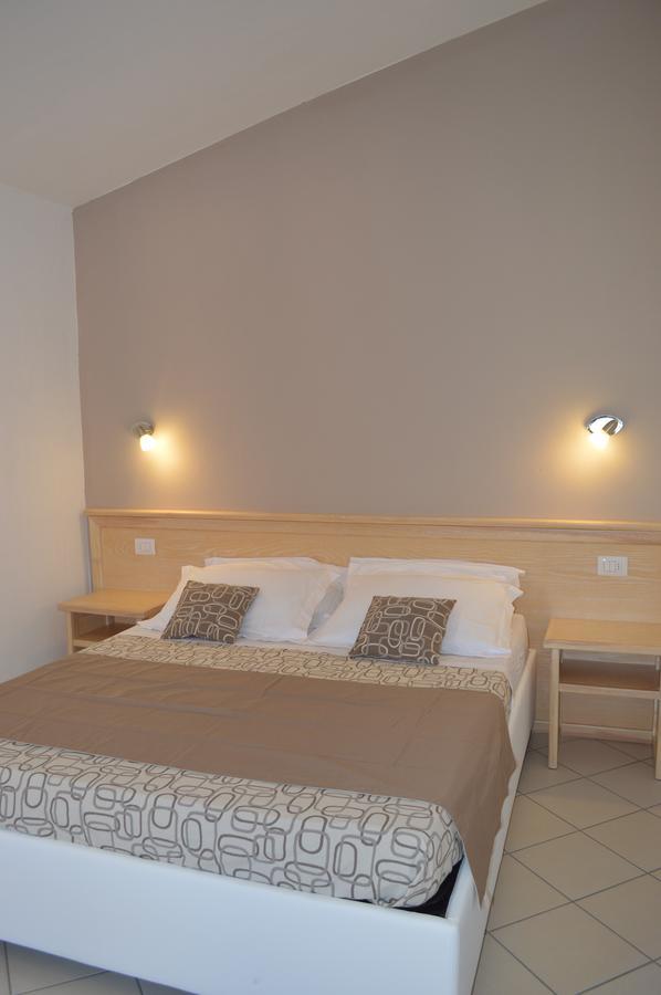 Guest Rooms Affittacamere San Teodoro  Exterior foto