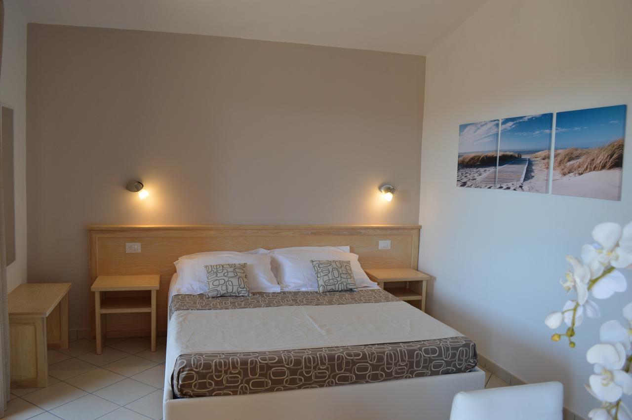 Guest Rooms Affittacamere San Teodoro  Exterior foto