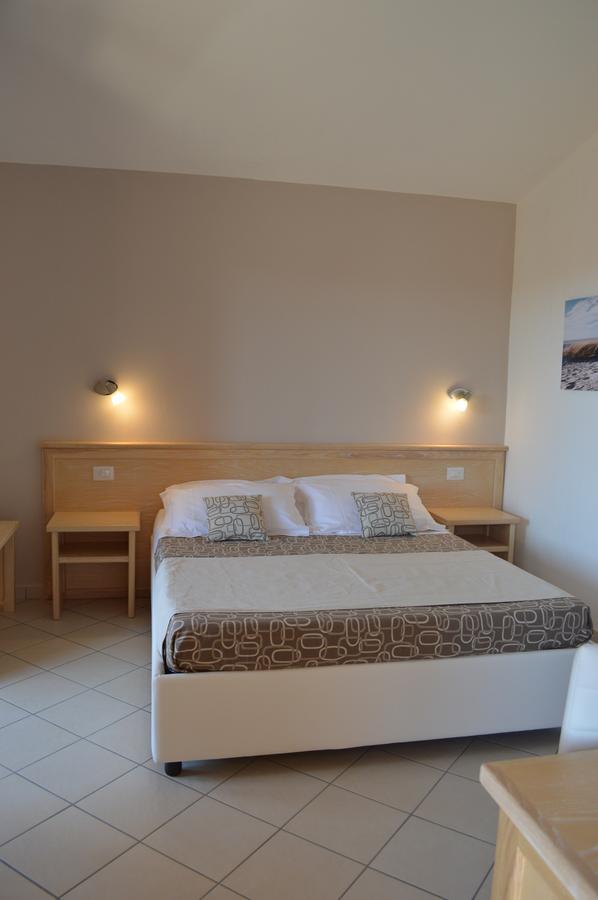 Guest Rooms Affittacamere San Teodoro  Exterior foto