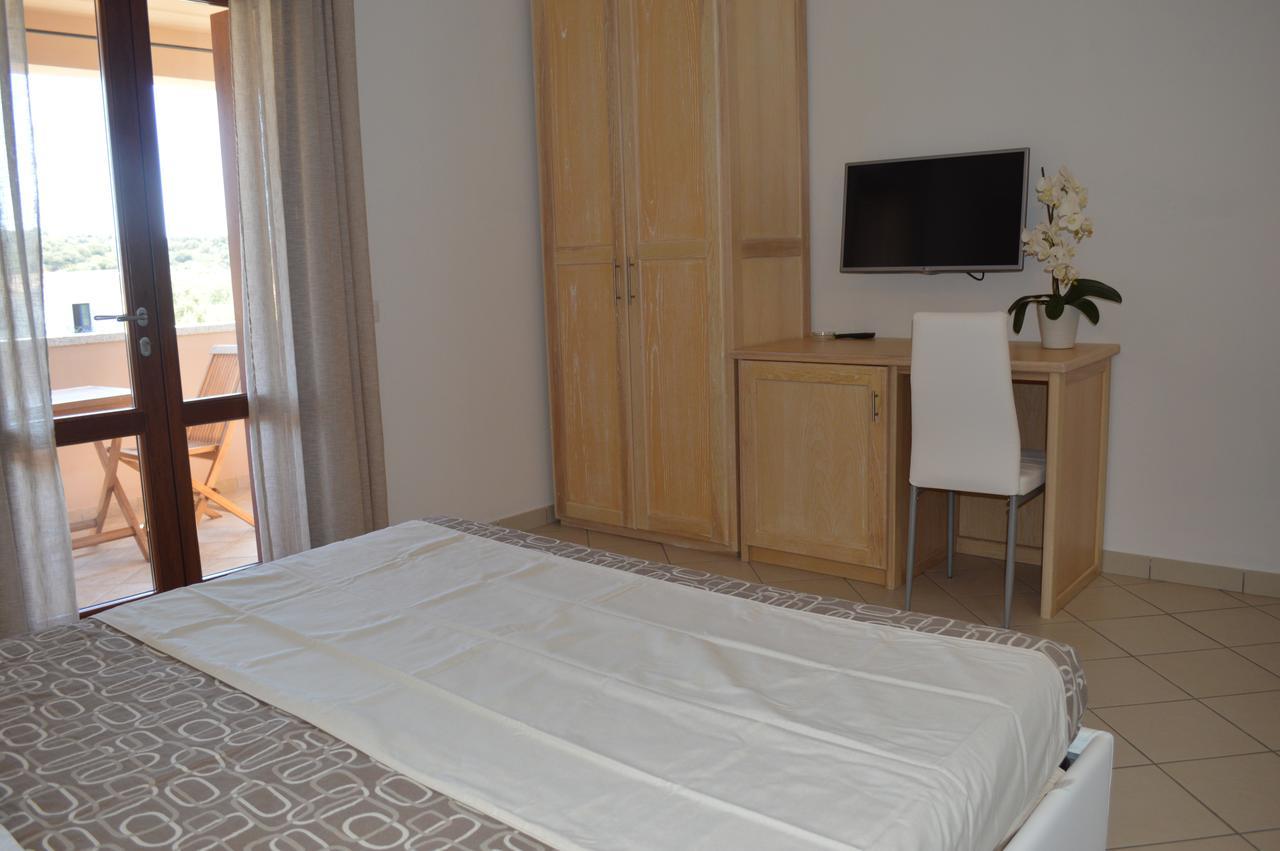 Guest Rooms Affittacamere San Teodoro  Exterior foto