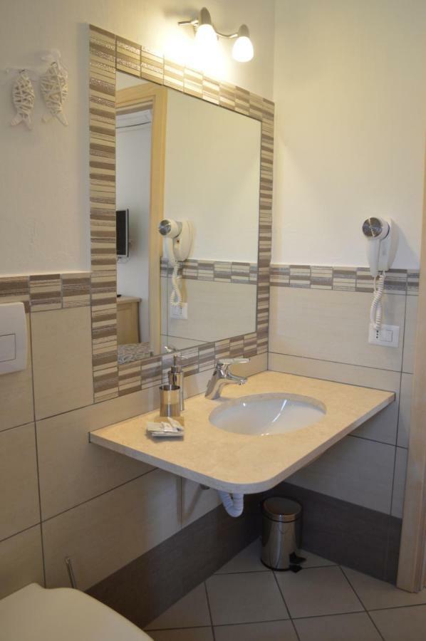 Guest Rooms Affittacamere San Teodoro  Exterior foto